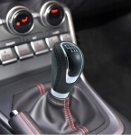 Δερμάτινο Πόμολο Ταχυτήτων UNIVERSAL για VW / Audi / Skoda / Seat / Opel / BMW / Ford / Peugeot / Citroën / Honda / Mazda / Subaru / Hyundai / Kia / 5-τάχυτο / 6-τάχυτο