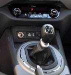 Δερμάτινο Πόμολο Ταχυτήτων για KIA RIO / SPORTAGE /  VENGA 6-τάχυτο OEM : 43711A2300D3B